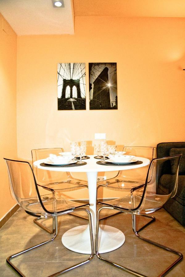 Urban Manresa-City Center Apartment With Balcony Экстерьер фото
